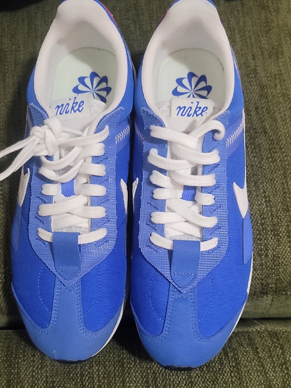 AUTHENTIC Nike Air Max Pre-Day Hyper Royal Blue/ White  DH4638-400 Mens Size 9.5